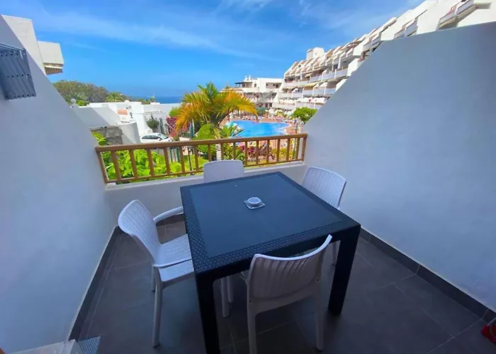 Appartamento Primo Piano Con Vista Piscina E Parziale Vista Mare